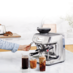 מכונת קפה Barista Touch™ Impress SES882BSS Cold Brew + קילו קפה + קנוקבוקס + נוזל ניקוי מתנה!