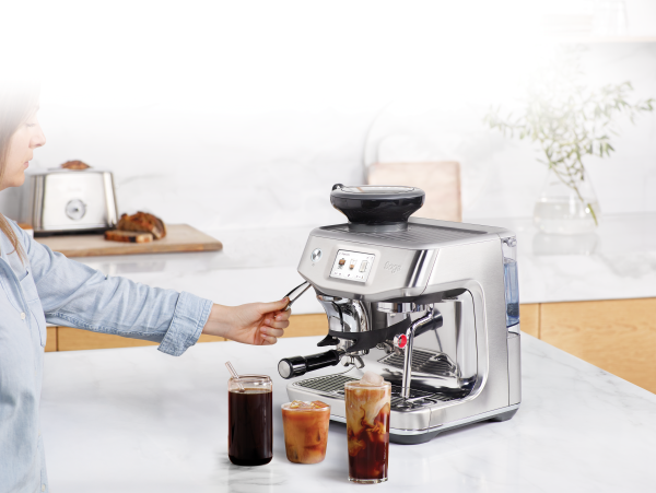 מכונת קפה Barista Touch™ Impress SES882BSS Cold Brew + קילו קפה + קנוקבוקס + נוזל ניקוי מתנה!