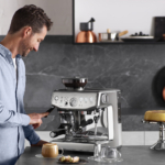 מכונת קפה Barista Express® Impress SES876BSS + 2 ק"ג תערובות + נוזל ניקוי מתנה!