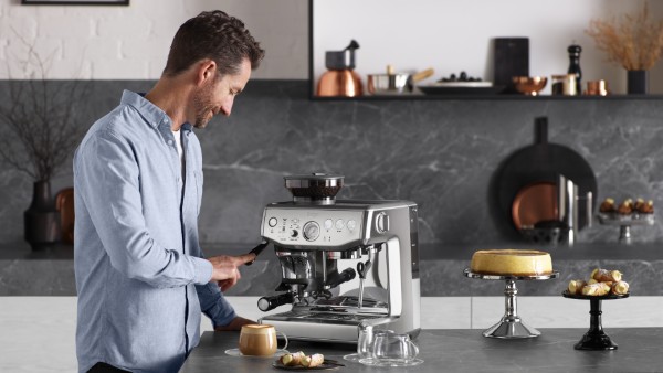 מכונת קפה Barista Express® Impress SES876BSS + 2 ק"ג תערובות + נוזל ניקוי מתנה!